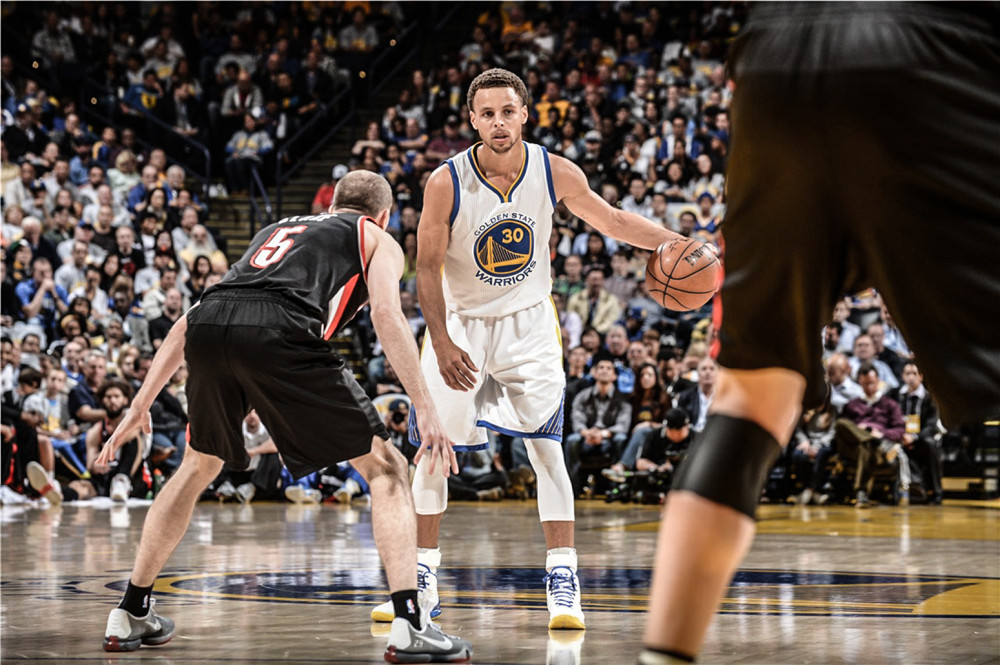  勇士库里单节24分创本赛季得分爆炸纪录  