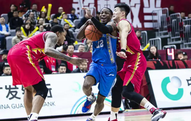  汉诺威96终场前绝平对手，永不放弃诠释足球精神