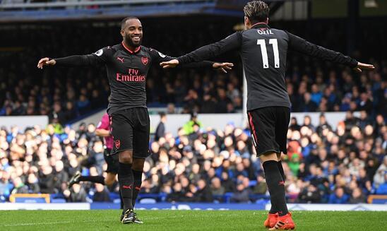  拉卡泽特梅开二度，里昂主场完胜重塑信心