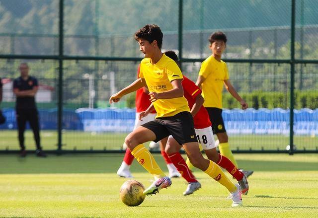  门兴格拉德巴赫青春风暴席卷赛场斩获三连胜